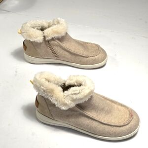 Makalu Cozy Tan Fur-Lined Women's Shoes Size 9